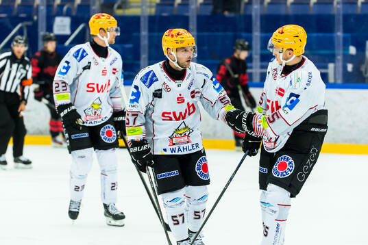 Fischtown Penguins Alex Friesen jublar