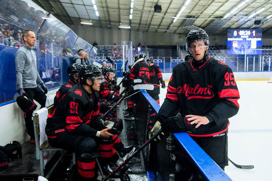 Malmö Redhawks Axel Sundberg och Carl Persson deppar