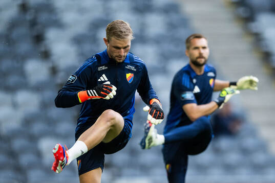 Goalkeeper Jacob Rinne and goalkeeper Max Croon of
