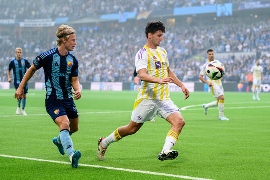 Tobias Gulliksen of Djurgården and Sven Karic of Maribor