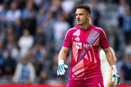 Goalkeeper Ažbe Jug of Maribor