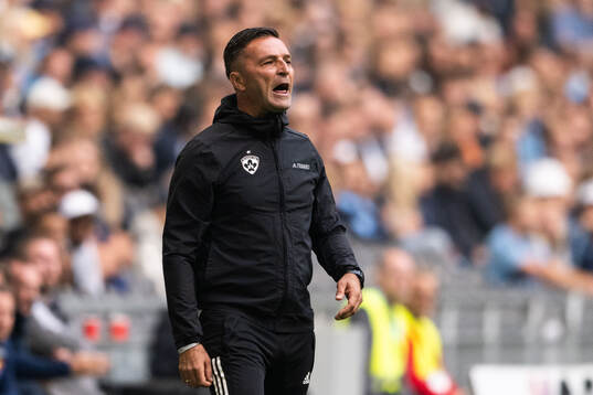Head coach Damjan Oslaj of Maribor