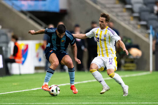 Besard Sabovic of Djurgården and Jan Repas of Maribor