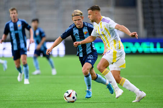 Tobias Gulliksen of Djurgården and Pijus Sirvys of Maribor