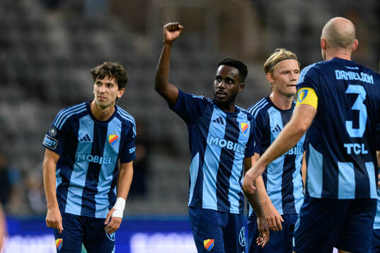 Tokmac Nguen of Djurgården celebrate