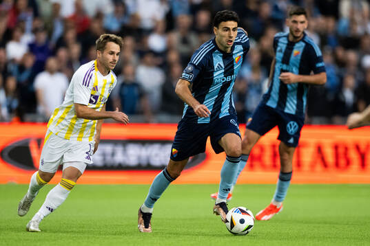 Jan Repas of Maribor and Deniz Hummet of Djurgården