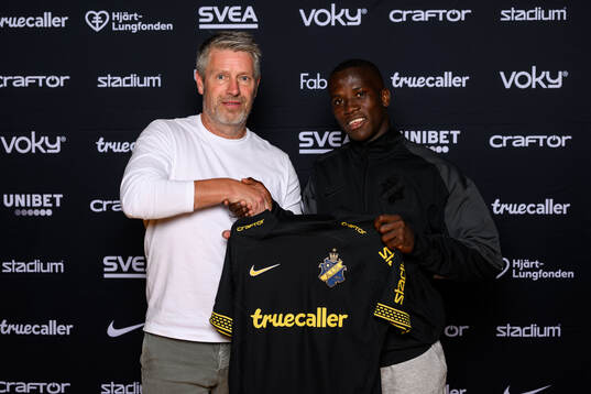 AIKs sportchef Thomas Berntsen och Stanley Wilson