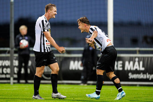Landskronas Jesper Strid jublar med Vincent Sundberg