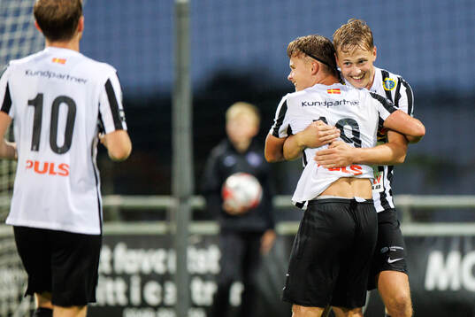 Landskronas Jesper Strid jublar med Vincent Sundberg
