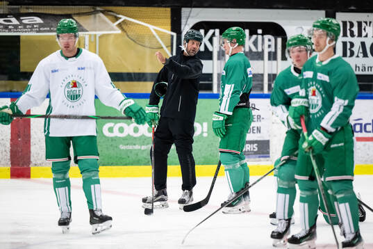 Tränare Roger Hansson och Anton Bengtsson