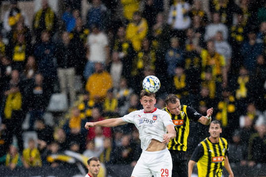 Mikkel Kaufmann of Heidenheim and Amor Layouni of Häcken