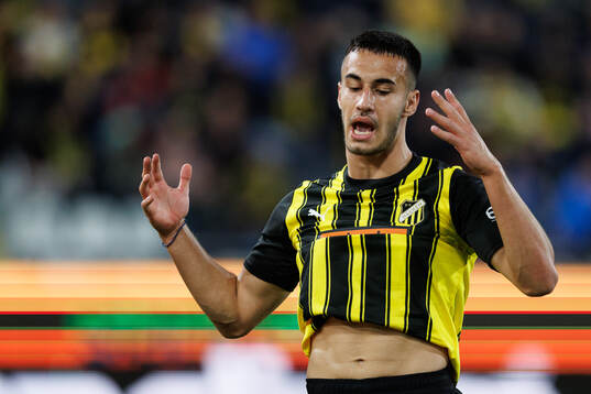 Srdjan Hrstic of Häcken looks dejected