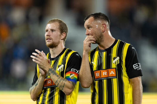 Simon Gustafson and Even Hovland of Häcken looks dejected