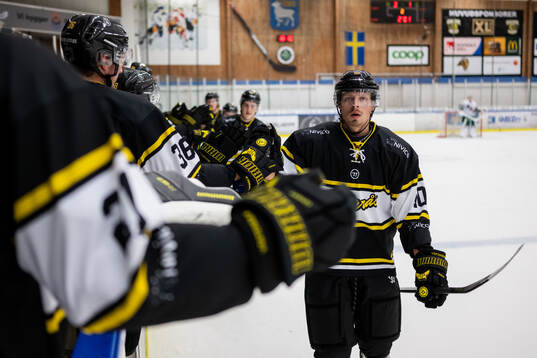 Västerås Jimmie Jansson jublar med lagkamrater