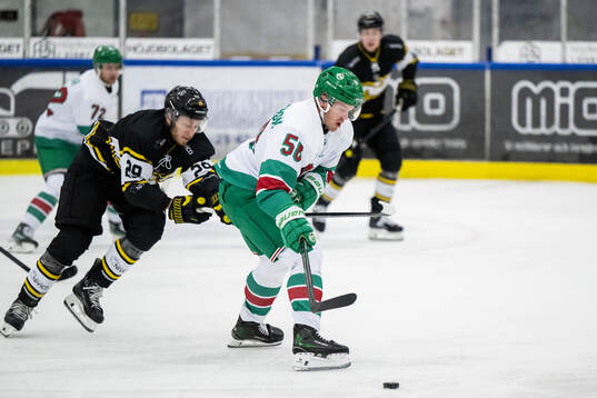 Västerås Eric Engstrand och Rögles Filip Johansson