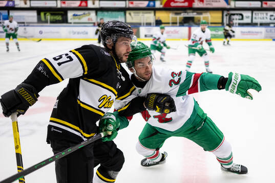 Västerås Konstantin Komarek och Rögles Josh Dickinson