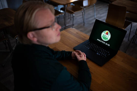 Rögles assisterande sportchef Jacob Strandberg vid sin
