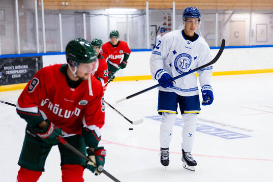 Leksands Lukas Vejdemo innan ishockeymatchen i Strömstad