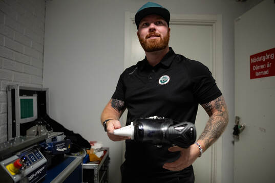 Frölundas materialförvaltare Andy Fagerström innan