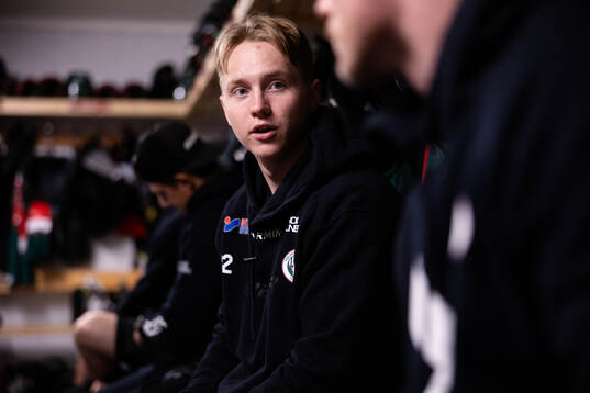 Frölundas Noah Hasa innan ishockeymatchen i Strömstad