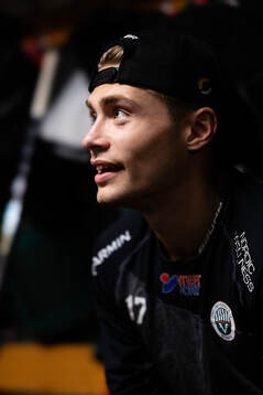 Frölundas Isac Born innan ishockeymatchen i Strömstad