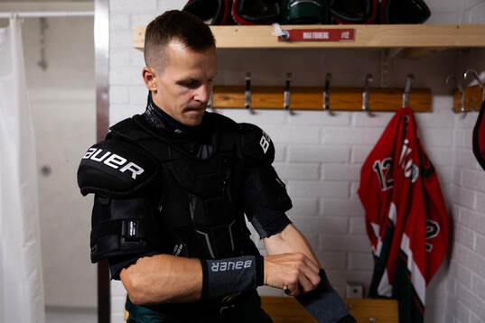 Frölundas Max Friberg innan ishockeymatchen i Strömstad