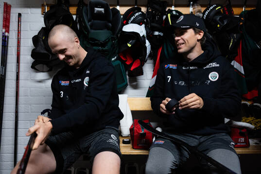 Frölundas Linus Högberg och Henrik Tömmernes innan