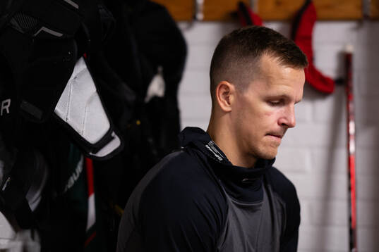 Frölundas Max Friberg innan ishockeymatchen i Strömstad