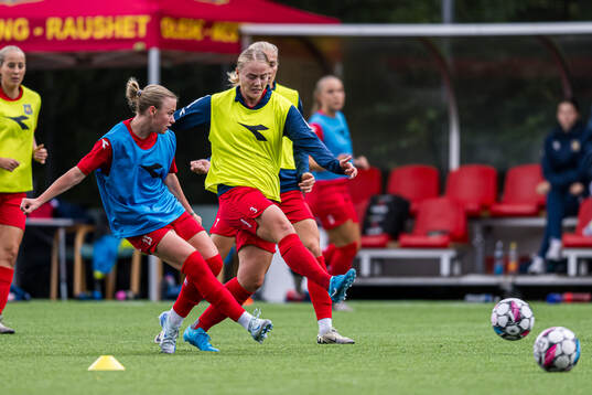 Mari Rosendal Nyhagen of Røa warms up