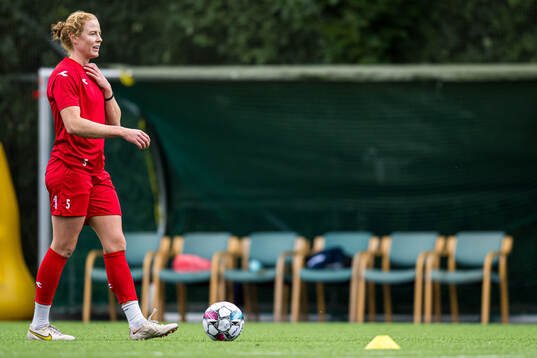 Sara Lilly Marianne Nordin of Røa warms up