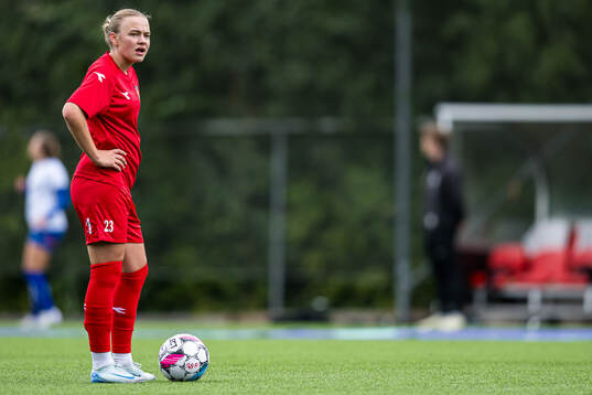 Mari Rosendal Nyhagen of Røa warms up