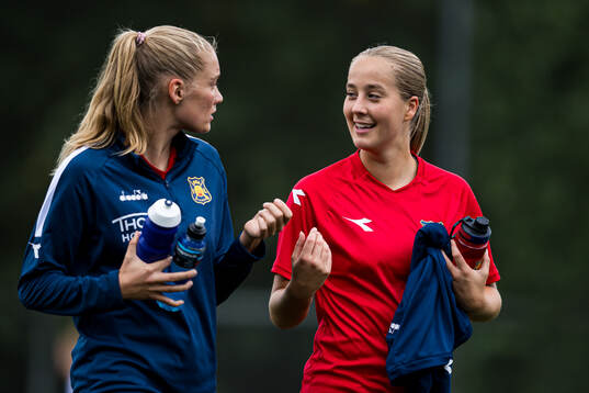 Oline Brekke Fuglem and Mina Bell Folland of Røa