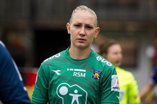 Louise Alexandra Högrell of Røa at half-time break
