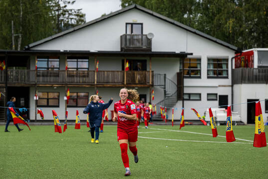 Mia Hambro Svendsen of Røa at half-time break