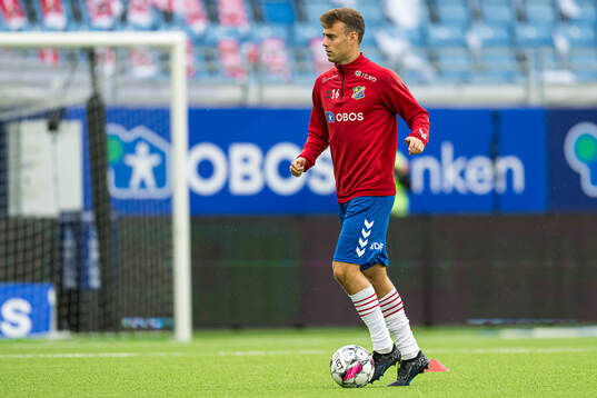 Adrian Berntsen of Lyn warms up