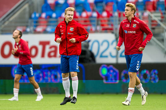 William Sælid Sell and Malvin Ingebrigtsen of Lyn warms up