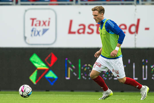 Christian Borchgrevink of Vålerenga warms up
