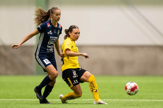 P18s Lina Appelgren och Elfsborgs Hedvig Petersson
