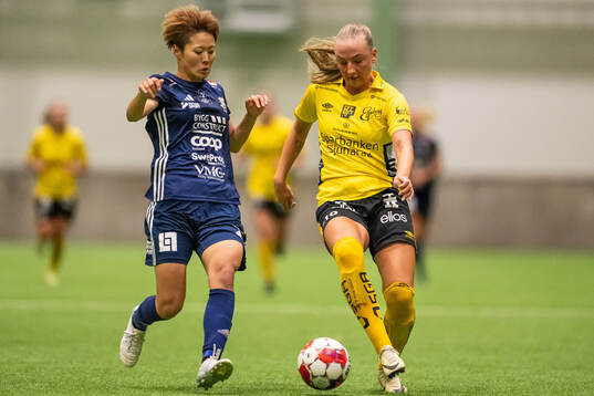 P18s Natsumi Taketa och Elfsborgs Stina jensen