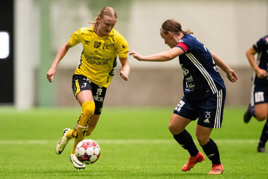 Elfsborgs Hanna Jiozon och P18s Alice Salomonsson