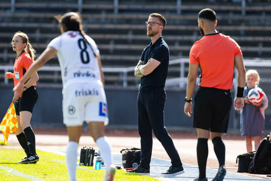 Växjö DFFs huvudtränare Olof Unogård