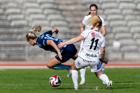 Djurgårdens Tove Almqvist och Växjö DFFs Sophia