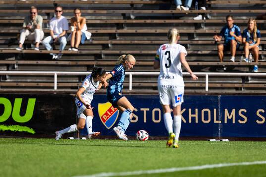 Djurgårdens Stinalisa Johansson och Växjö DFFs Nesrin