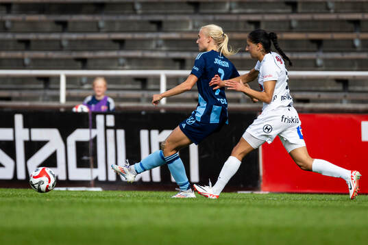 Djurgårdens Stinalisa Johansson och Växjö DFFs Nesrin