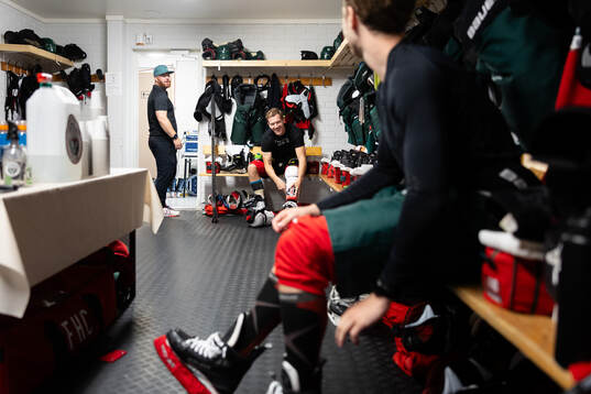 Frölundas Gustav Rydahl och Wiktor Nilsson innan en