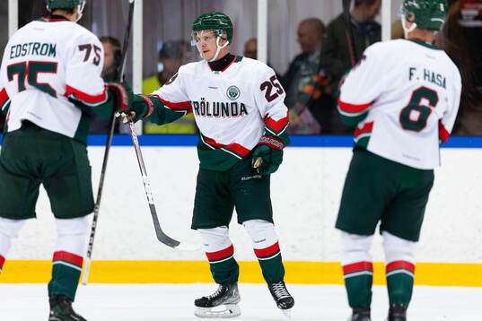 Frölundas Arttu Ruotsalainen jublar