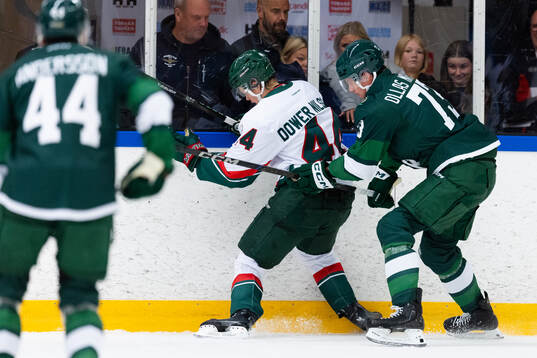Frölundas Noah Dower Nilsson och Färjestads Adam Ollas