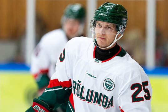 Frölundas Arttu Ruotsalainen innan ishockeymatchen i