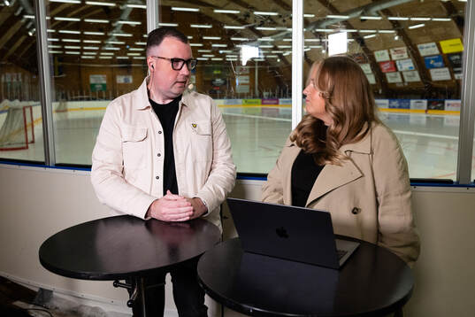 Expressens Johan Svensson och Jennifer Engström