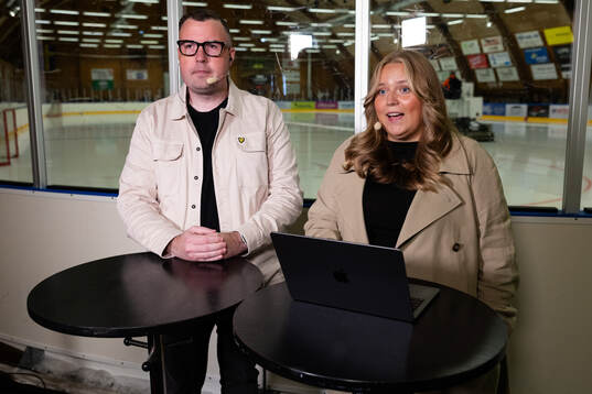 Expressens Johan Svensson och Jennifer Engström